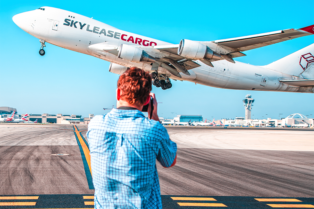 For his unique aviation photography, Ryan Patterson, BA ’22, MS ’23, gets up close and personal with airplanes like this 747 departing LAX in 2022. (Photos courtesy Ryan Patterson)