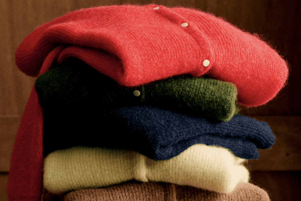 Gifts such as sweaters from Sezane are gifts that are also eco-friendly.